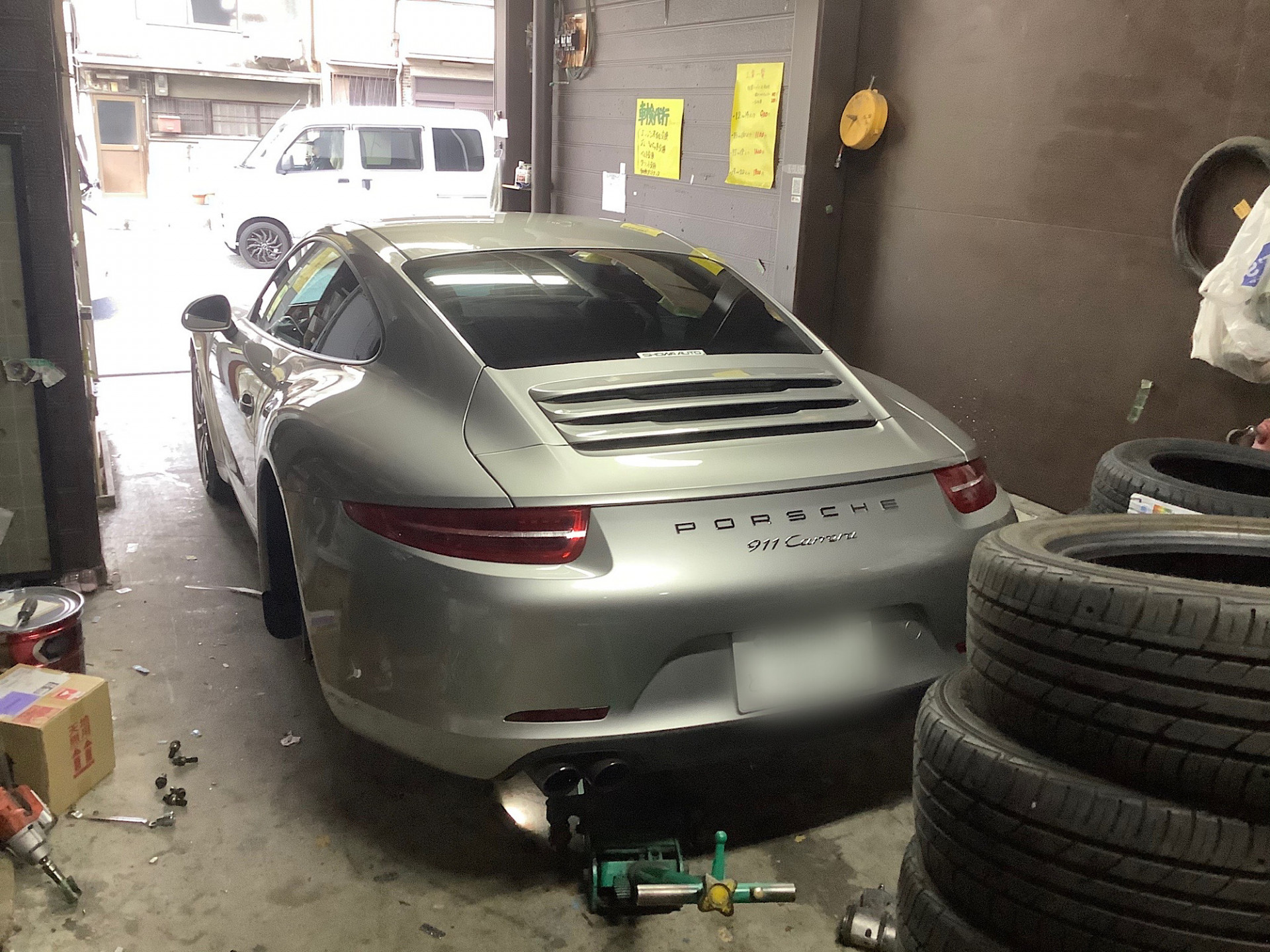 持ち込みタイヤ交換・ポルシェ・カレラ